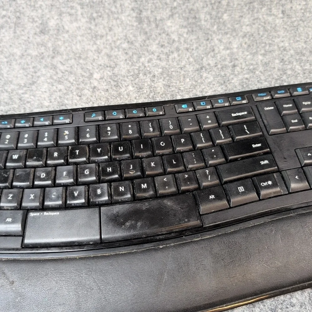 Microsoft Sculpt Comfort Keyboard Wireless Black KGR1173 Mod. 1531 *No Receiver*
